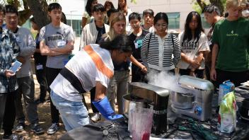 Making Ice cream with liquid nitrogen